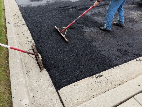 Asphalt Driveway Service in Baytown